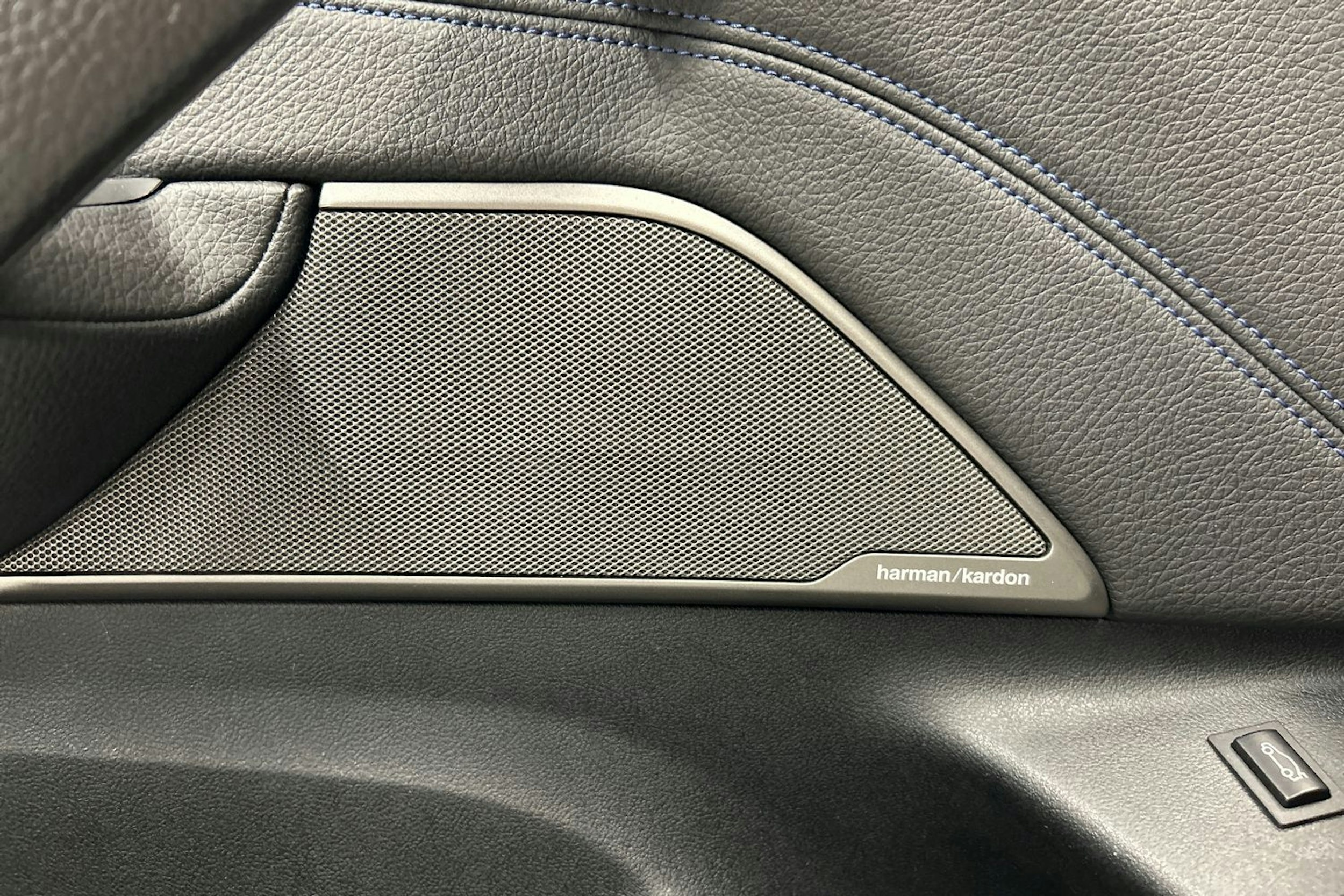 valkoinen BMW 520 2017 kuva 18.