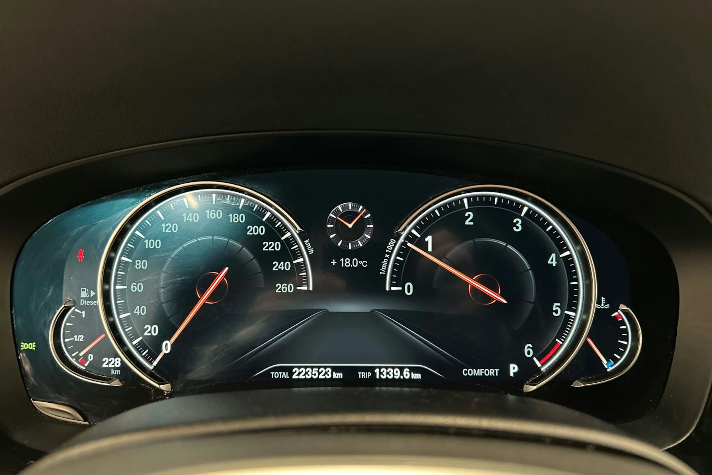 valkoinen BMW 520 2017 kuva 19.