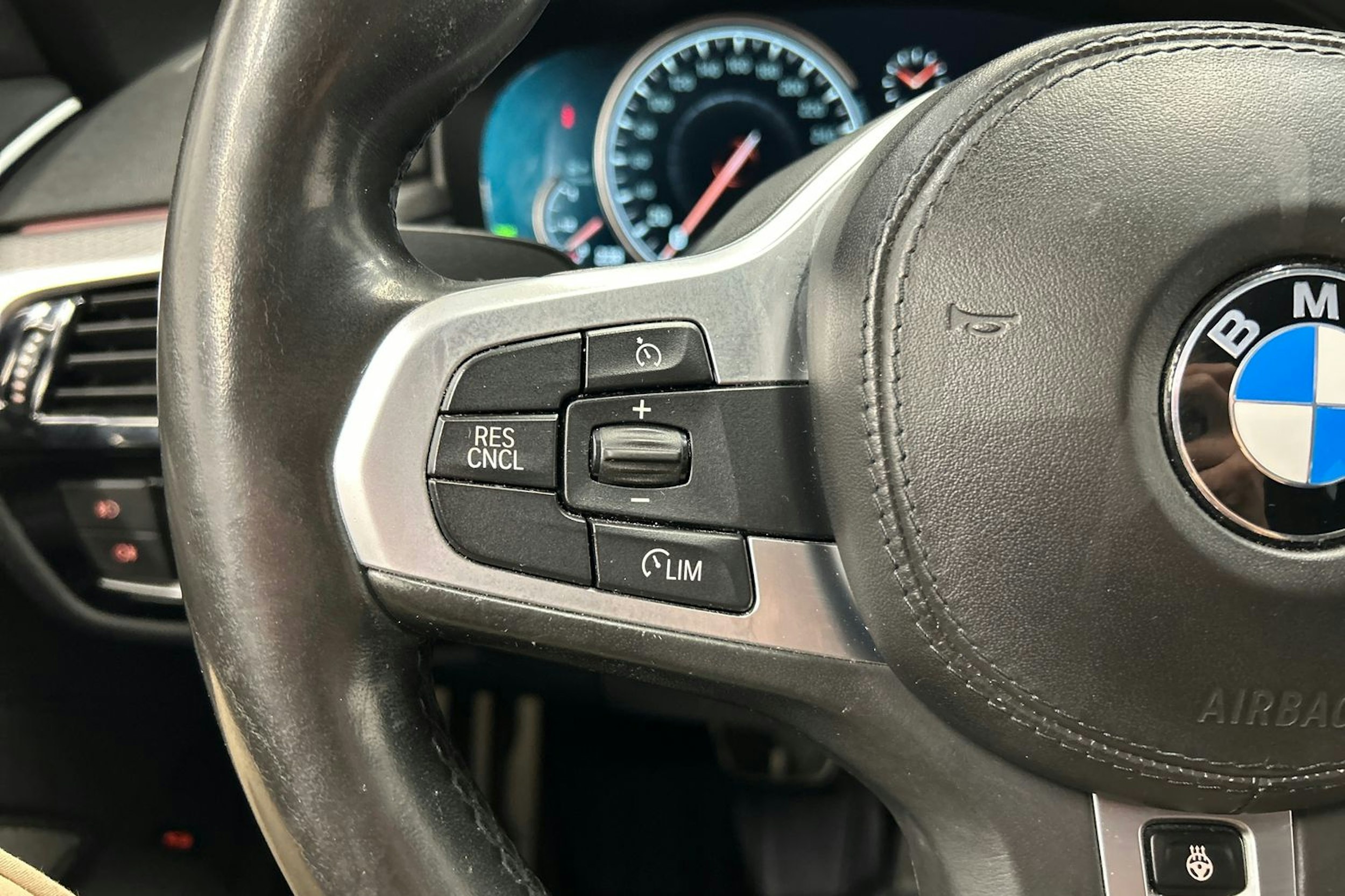 valkoinen BMW 520 2017 kuva 20.