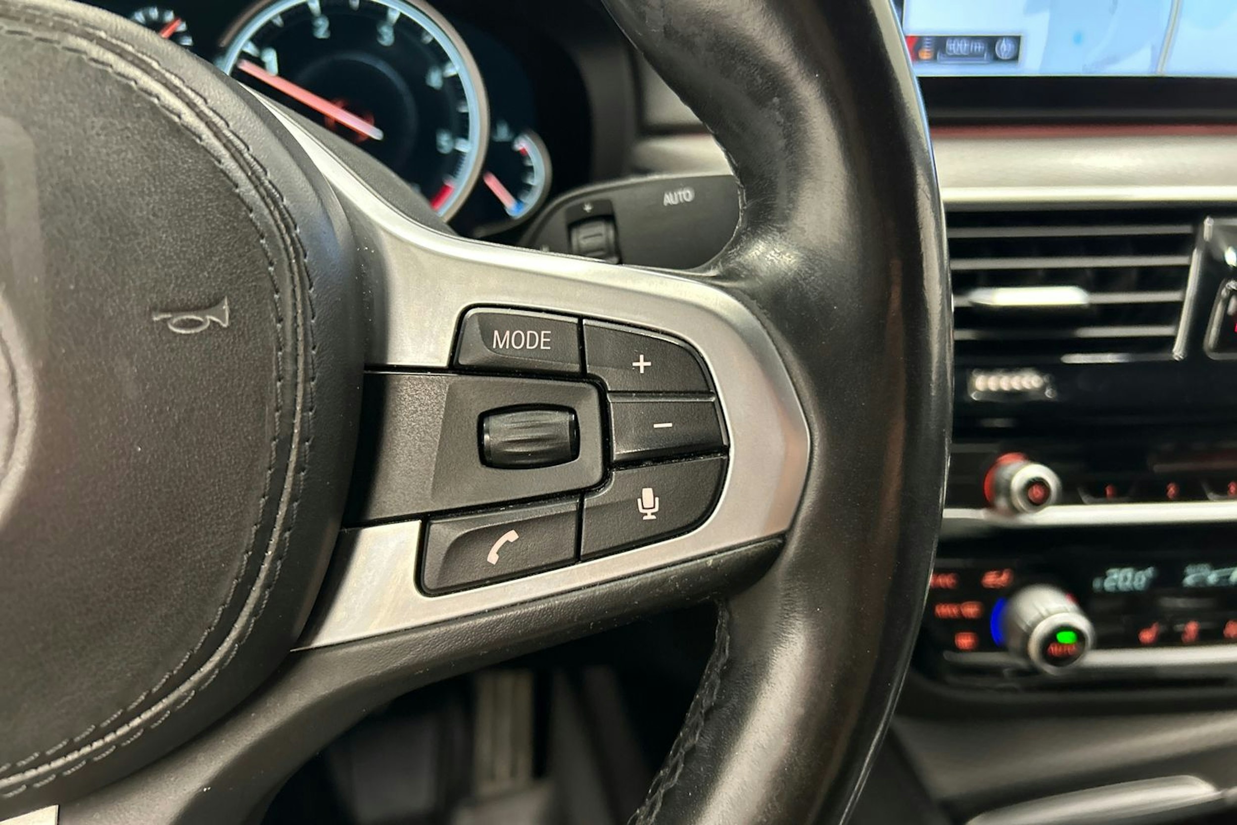 valkoinen BMW 520 2017 kuva 21.