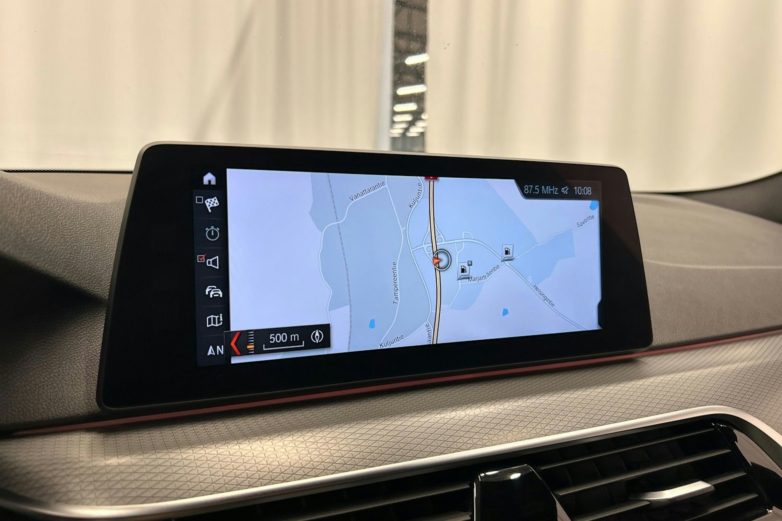 valkoinen BMW 520 2017 kuva 23.