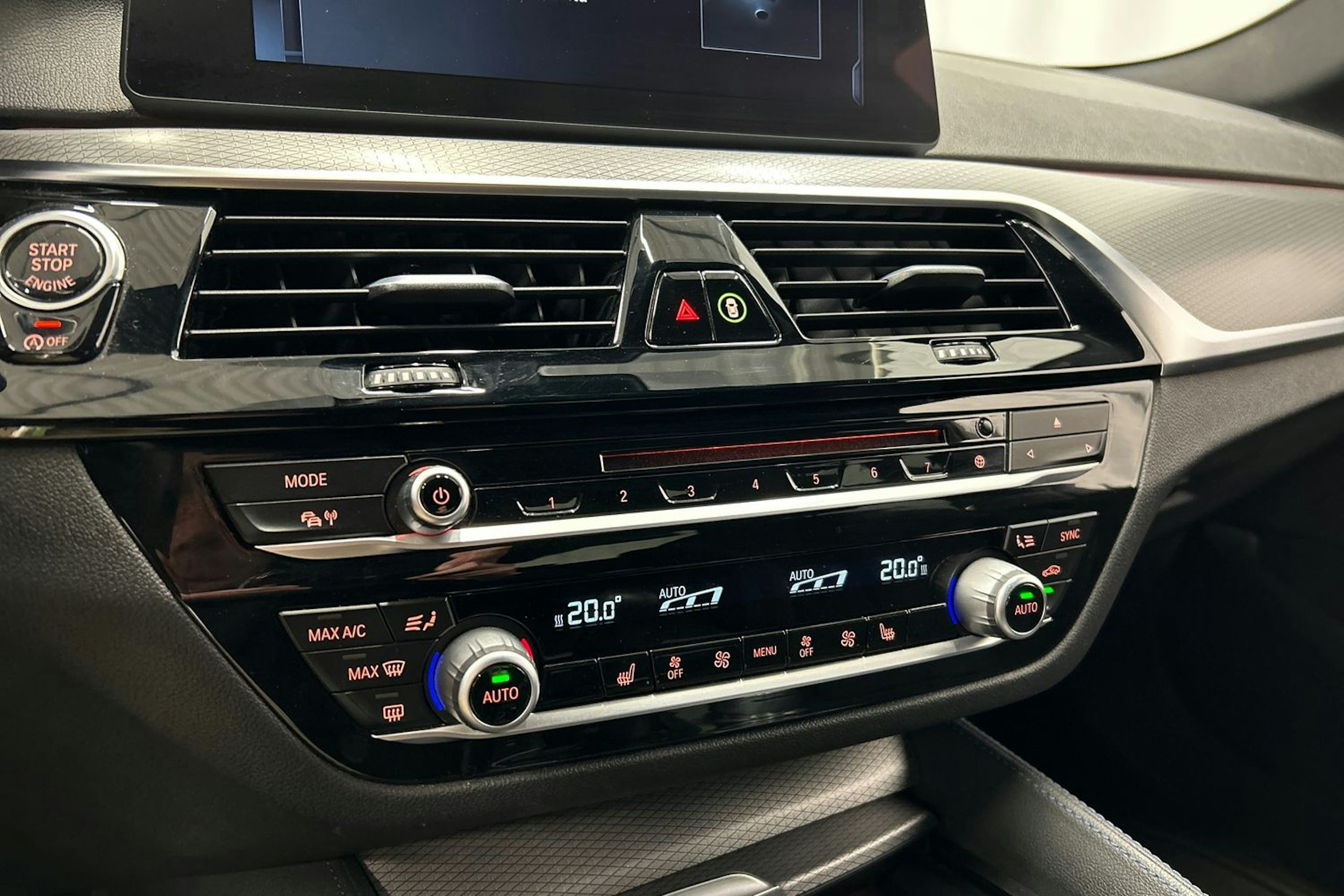 valkoinen BMW 520 2017 kuva 26.