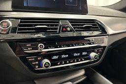 valkoinen BMW 520 2017 kuva 26.