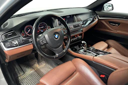 valkoinen BMW 520 2017 kuva 3.