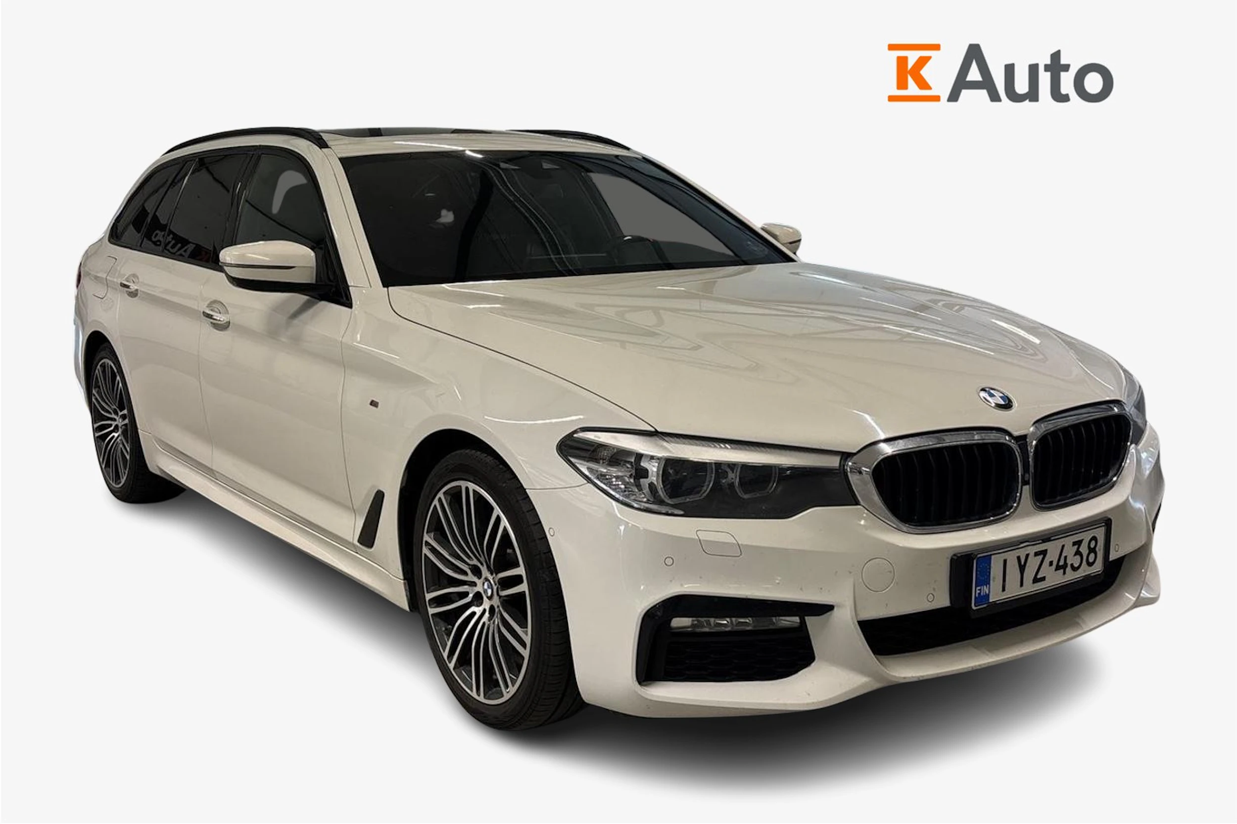 valkoinen BMW 520 2017 kuva 1.