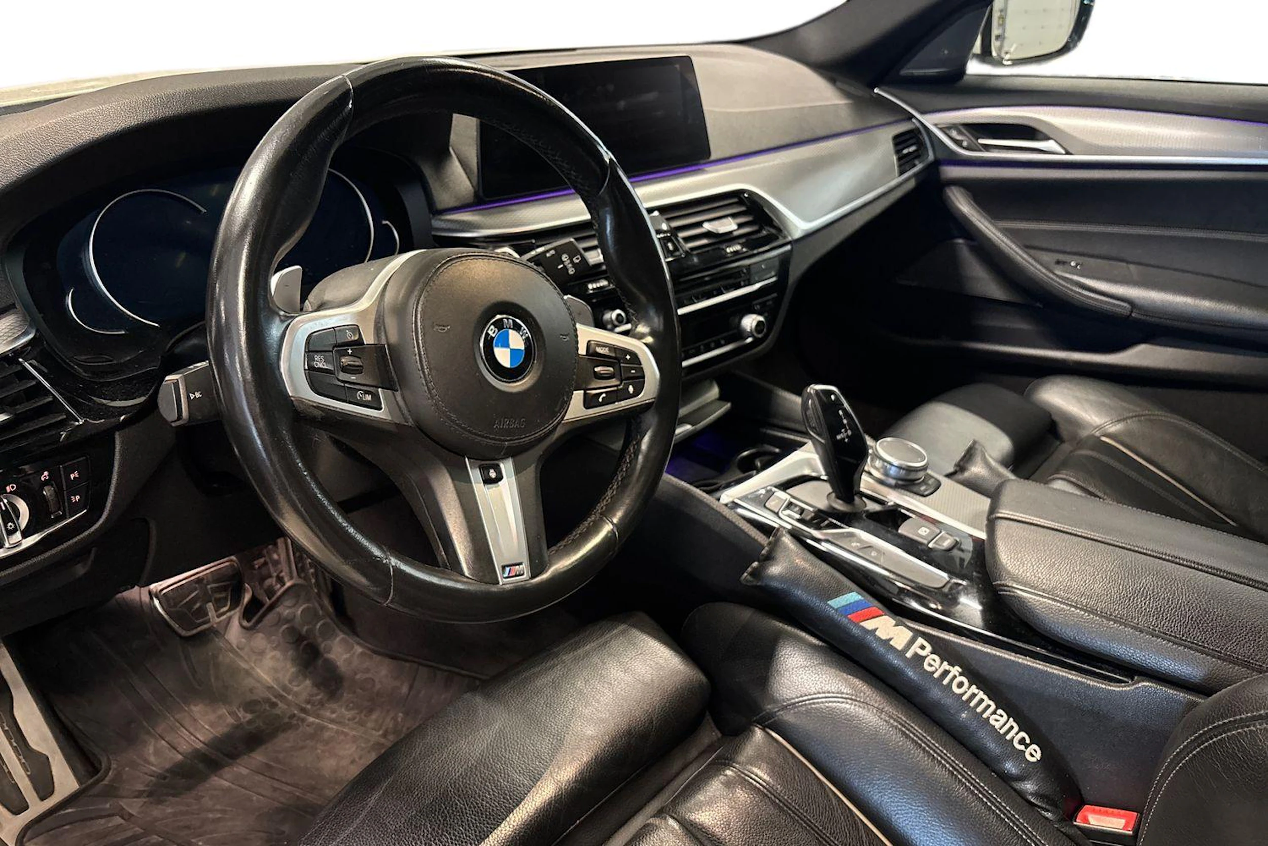 valkoinen BMW 520 2017 kuva 3.