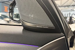 valkoinen BMW 520 2017 kuva 4.