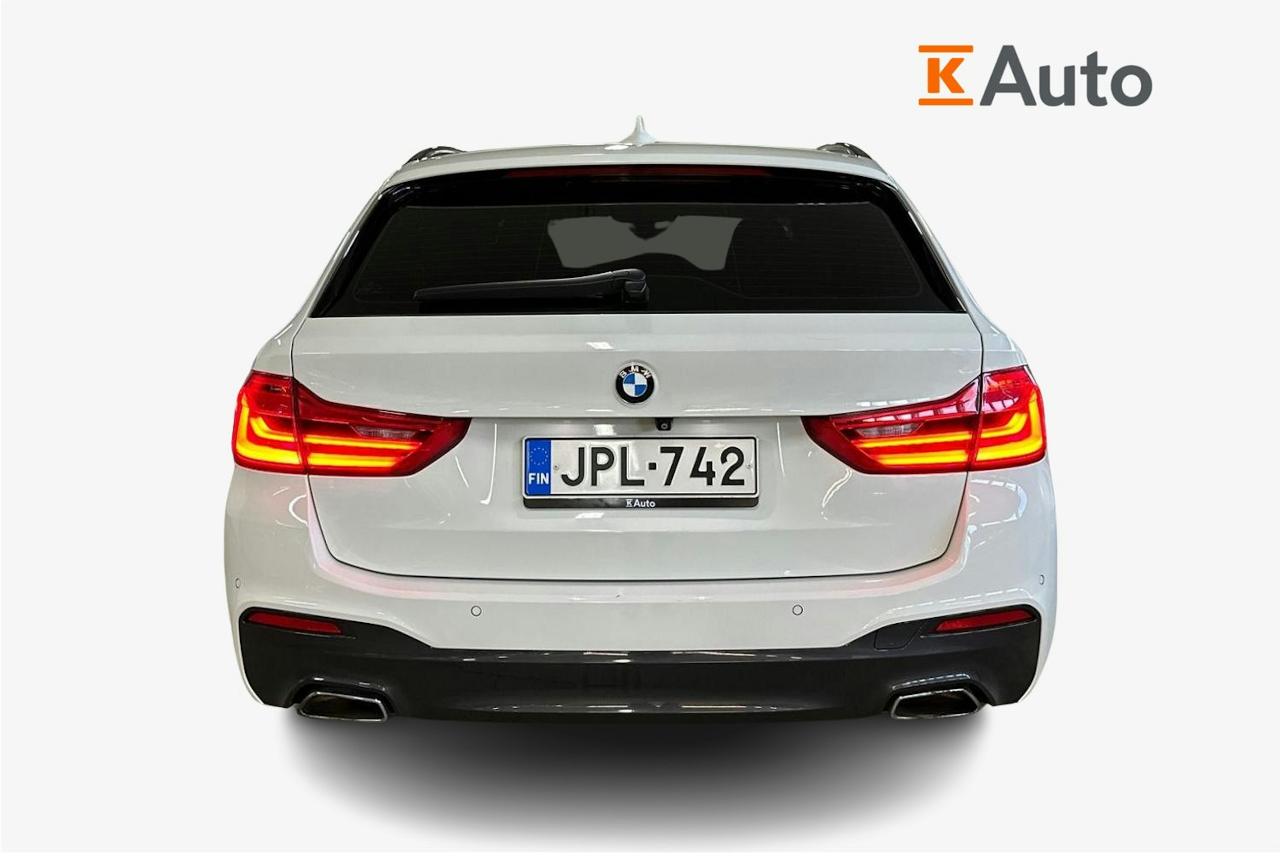 valkoinen BMW 520 2017 kuva 3.