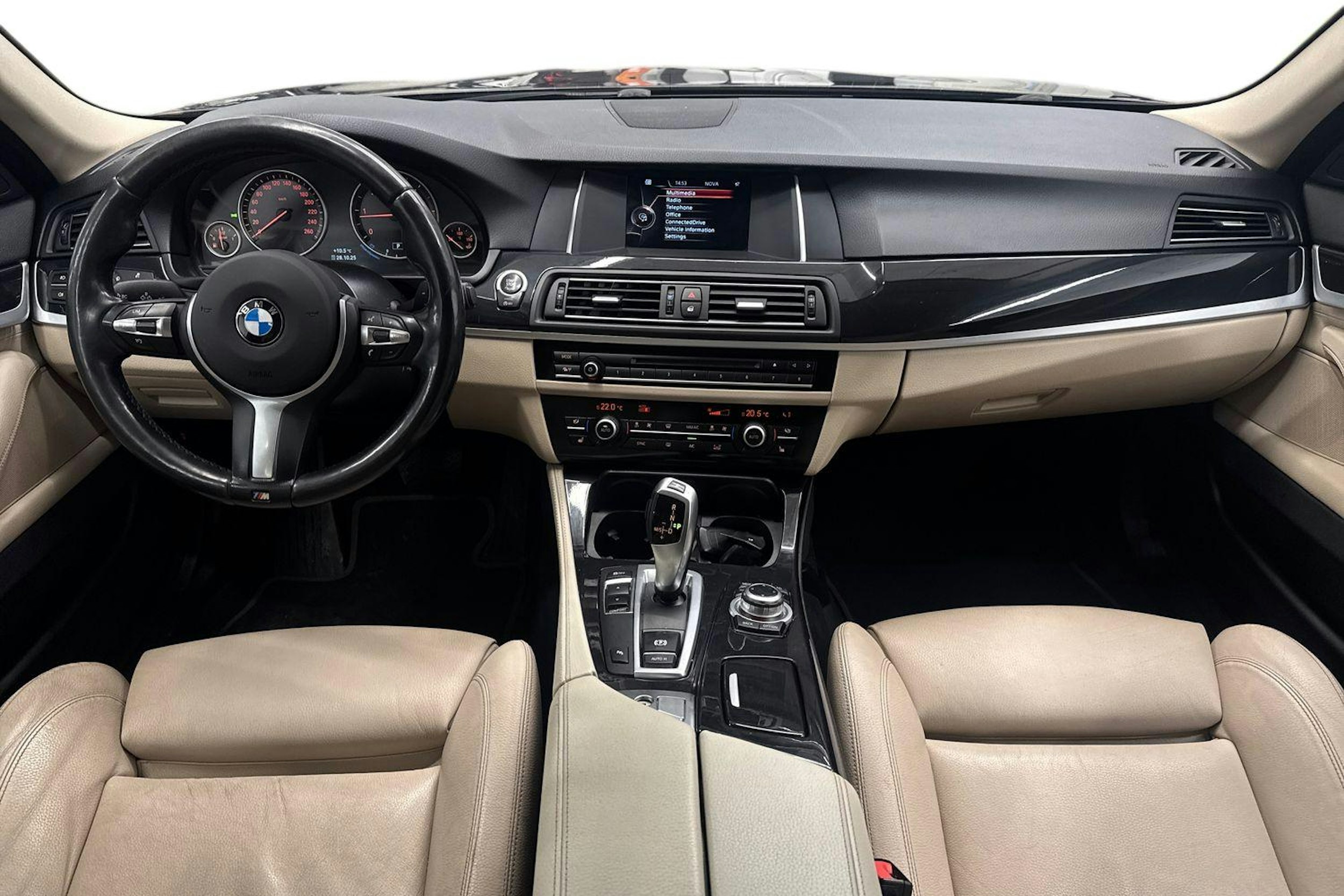 ruskea (beige) BMW 520 2017 kuva 7.