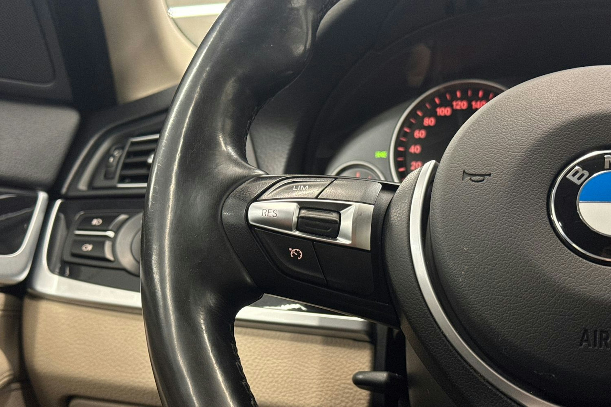 ruskea (beige) BMW 520 2017 kuva 12.