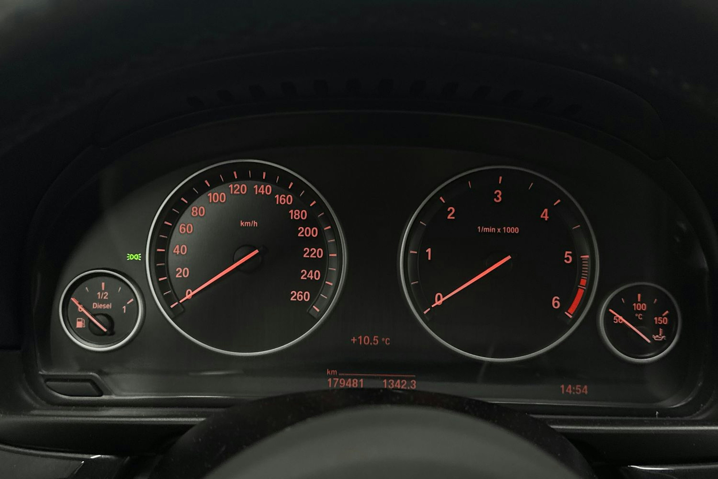 ruskea (beige) BMW 520 2017 kuva 15.