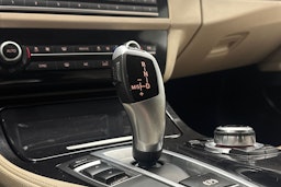 ruskea (beige) BMW 520 2017 kuva 17.