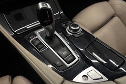 ruskea (beige) BMW 520 2017 kuva 18.