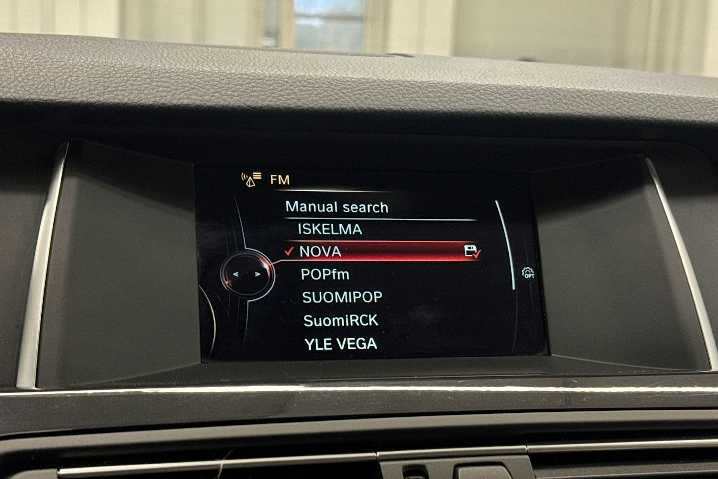 ruskea (beige) BMW 520 2017 kuva 22.