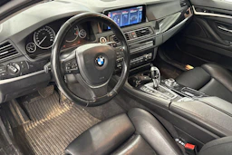 musta BMW 520 2017 kuva 3.