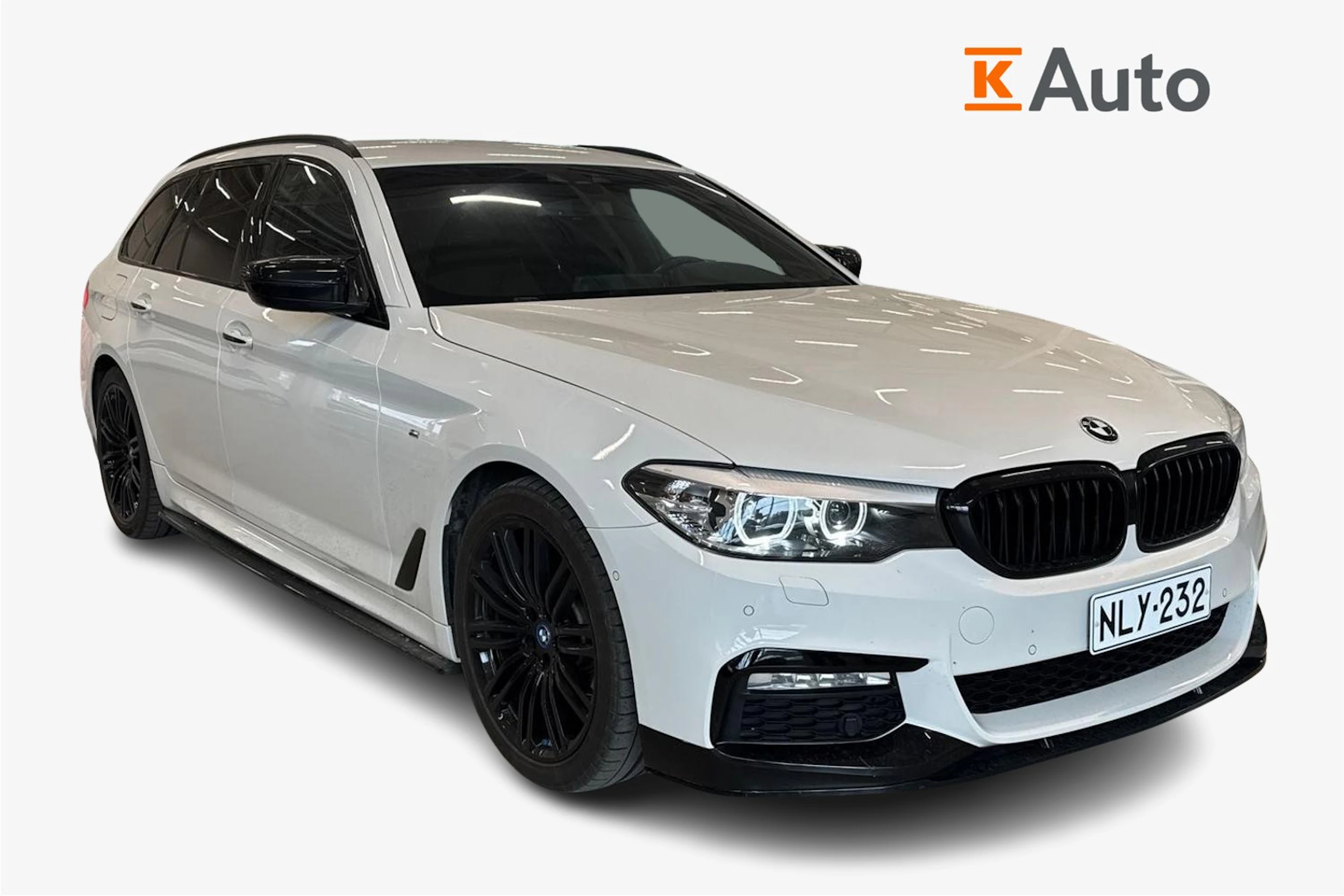 valkoinen BMW 520 2017 kuva 1.