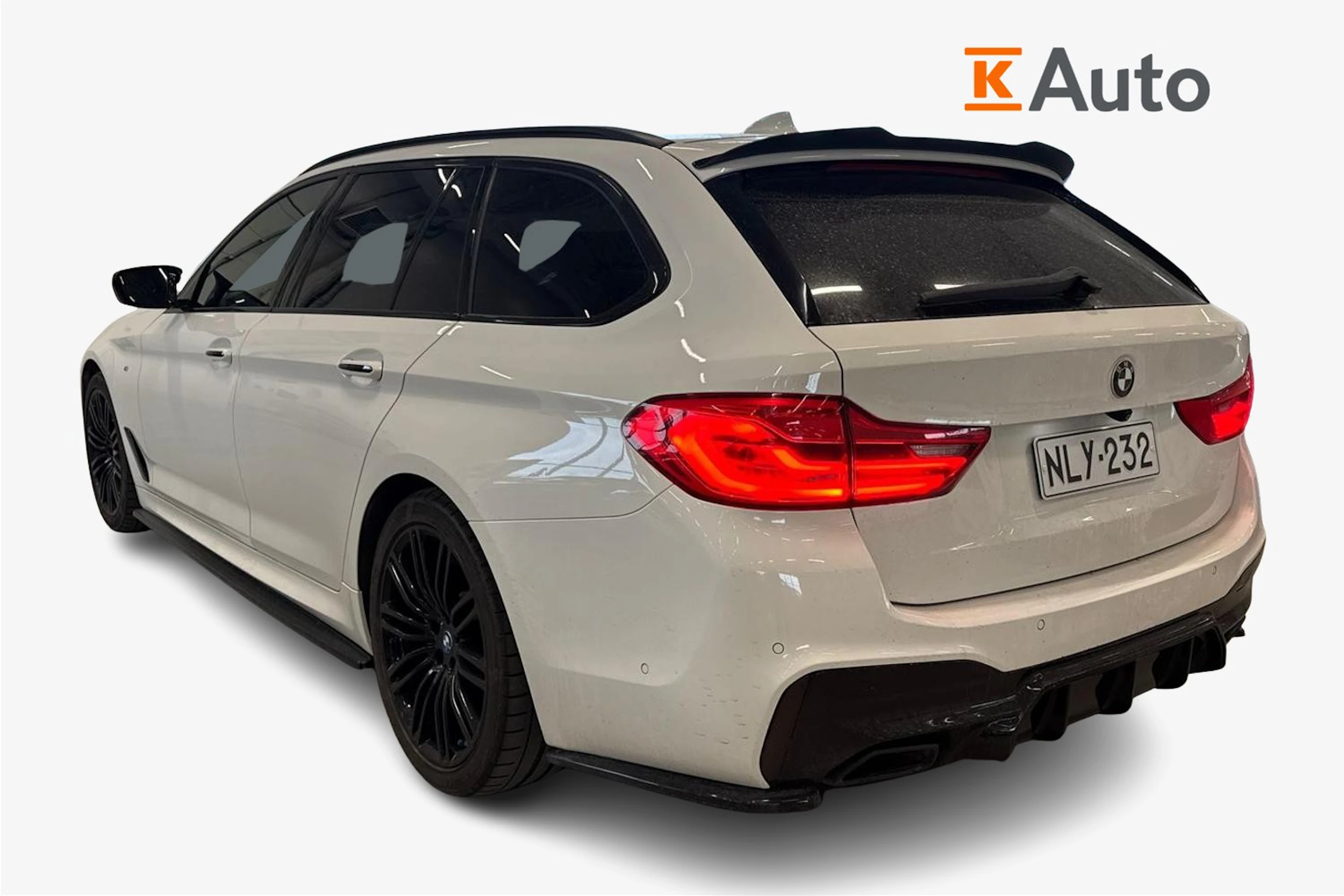 valkoinen BMW 520 2017 kuva 2.