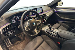 valkoinen BMW 520 2017 kuva 3.