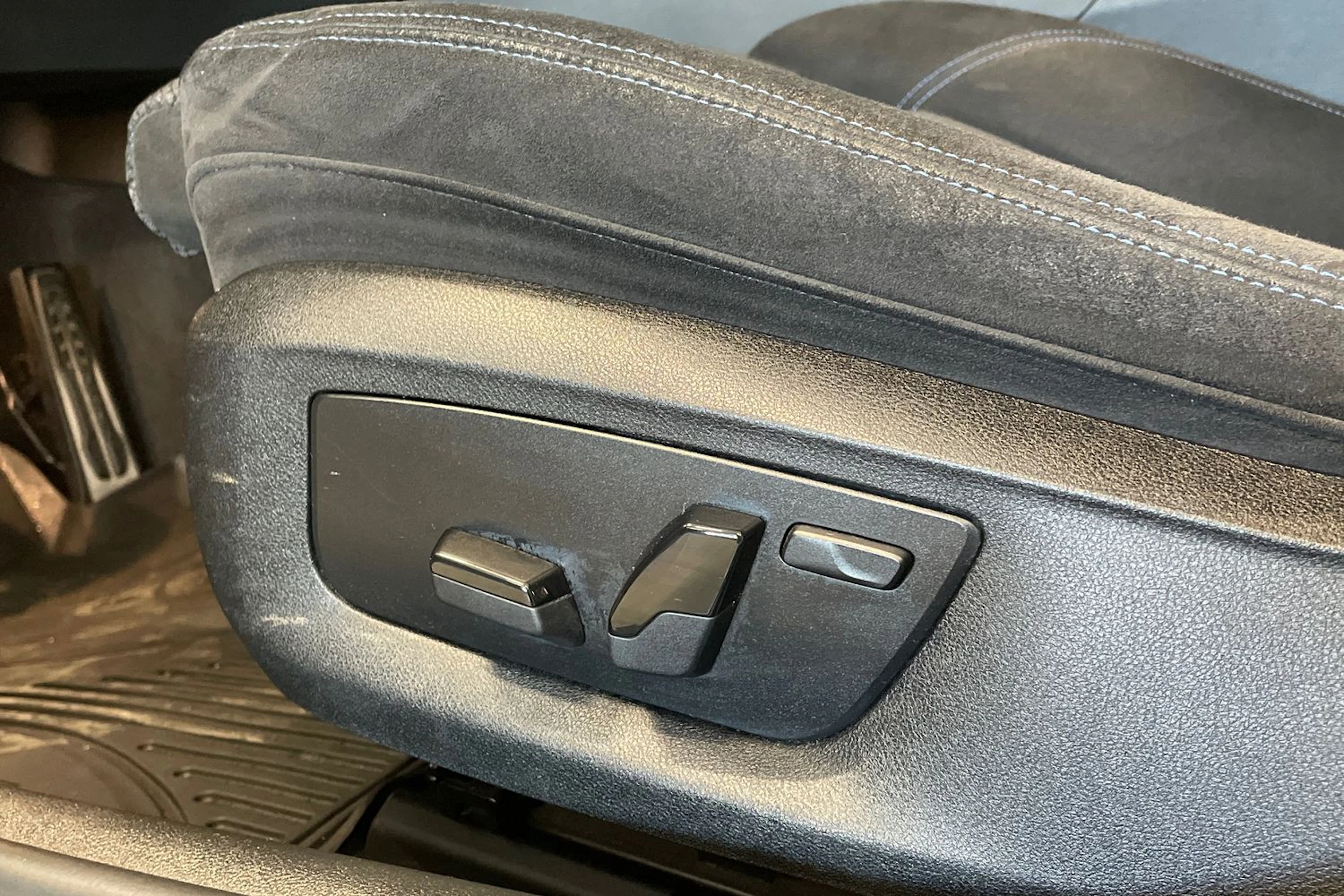 valkoinen BMW 520 2018 kuva 16.