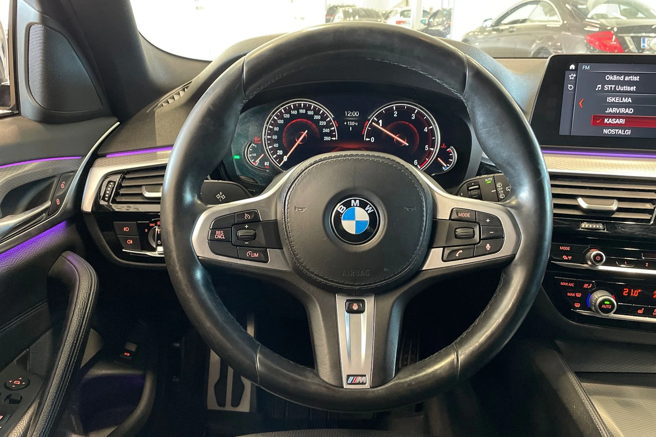 valkoinen BMW 520 2018 kuva 17.