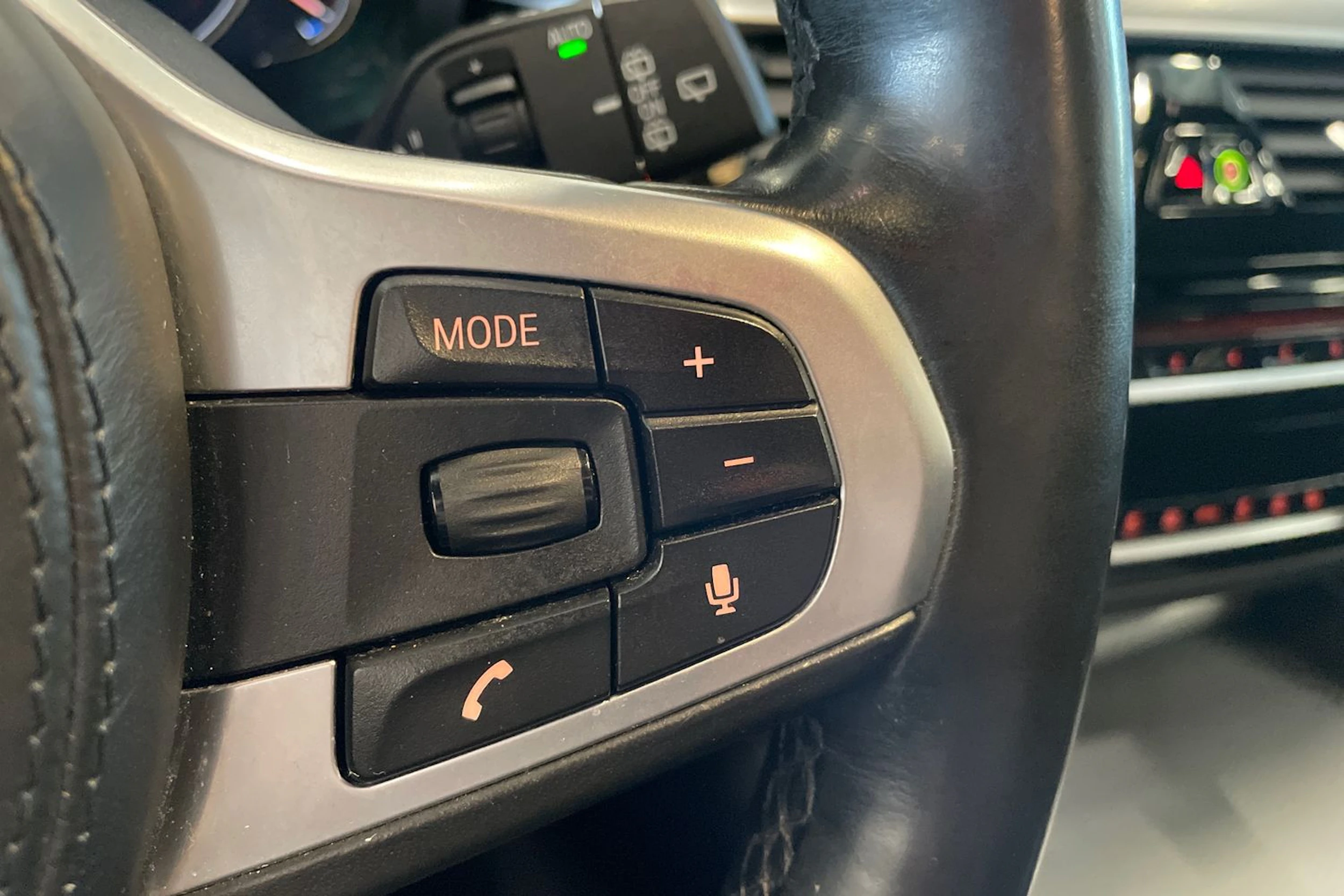 valkoinen BMW 520 2018 kuva 19.