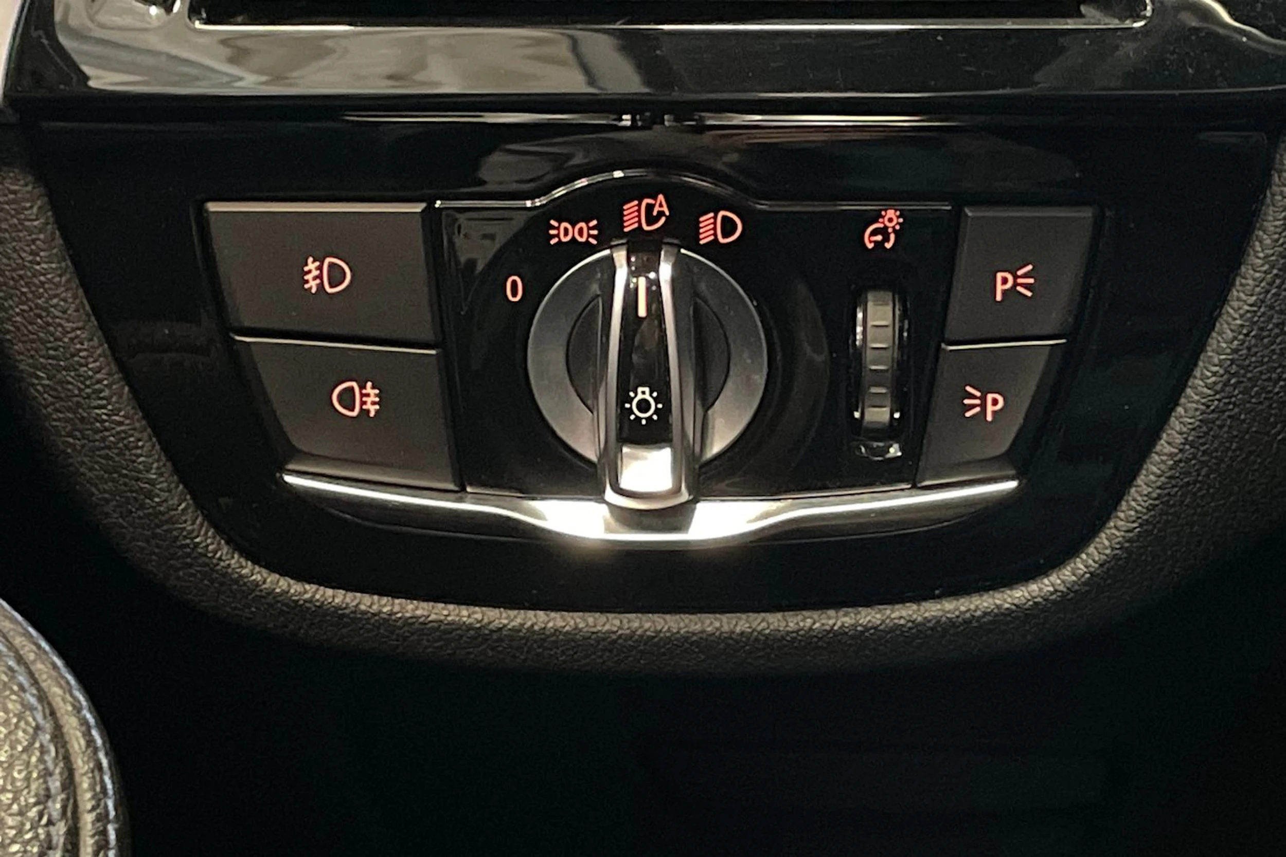 valkoinen BMW 520 2018 kuva 21.