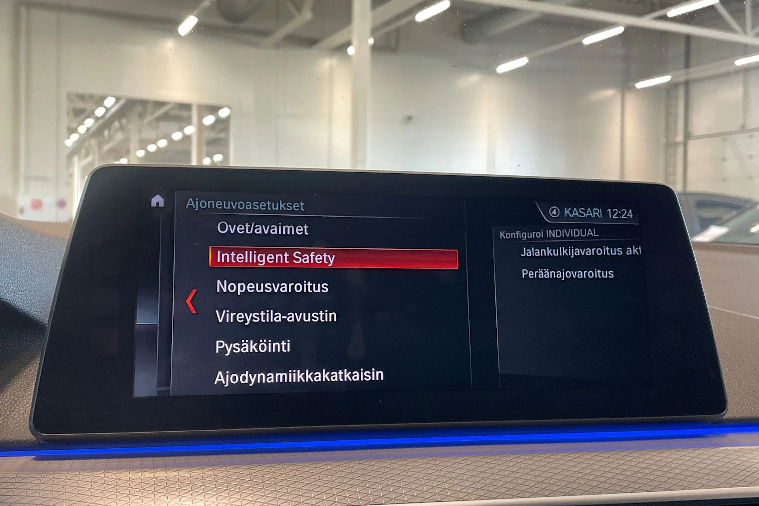 valkoinen BMW 520 2018 kuva 26.