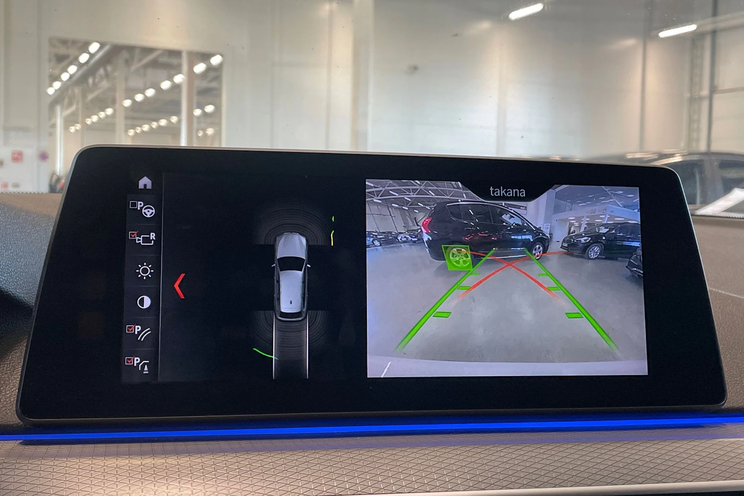 valkoinen BMW 520 2018 kuva 27.