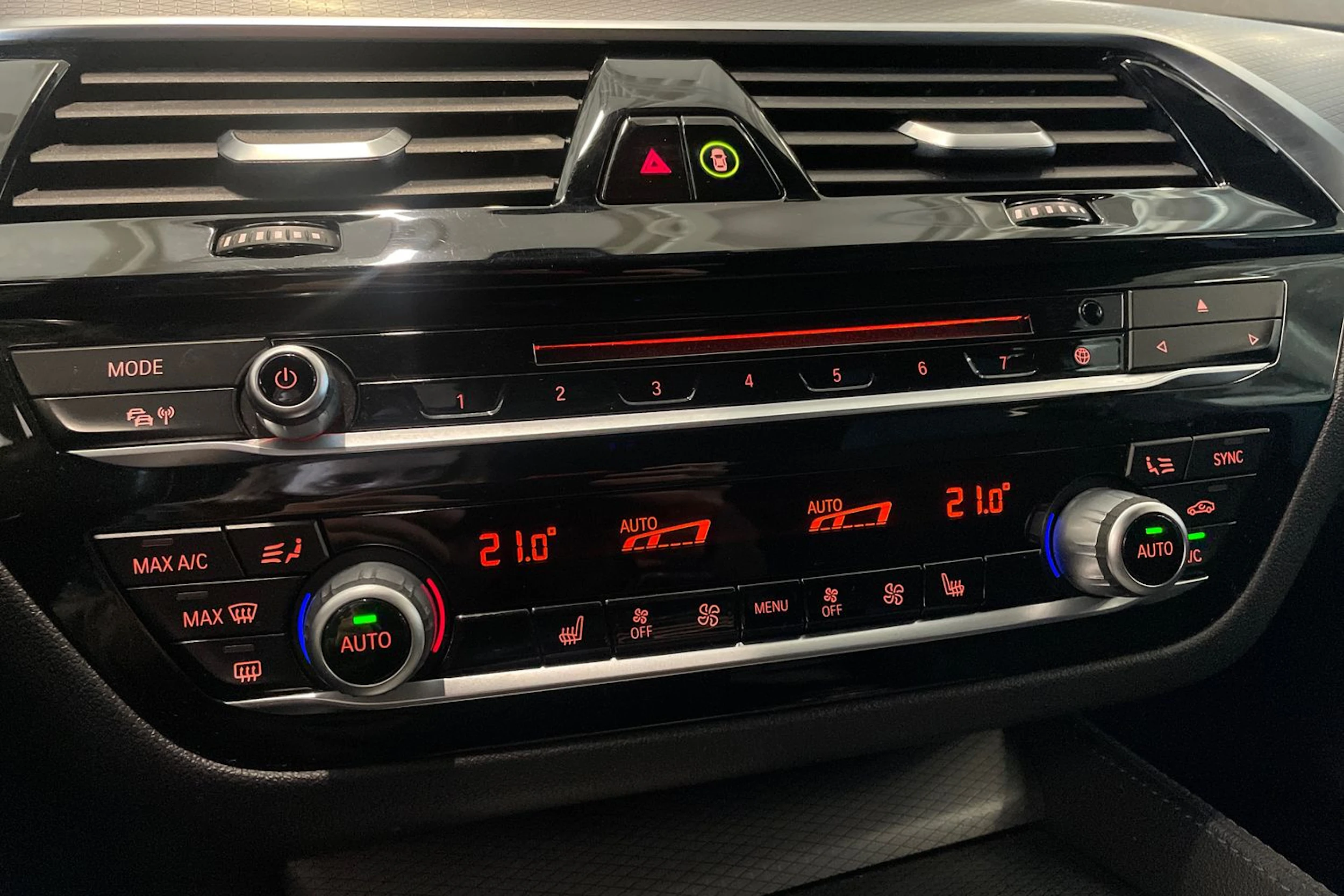 valkoinen BMW 520 2018 kuva 28.