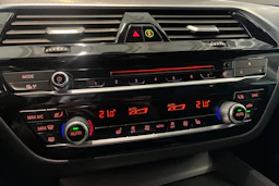 valkoinen BMW 520 2018 kuva 28.