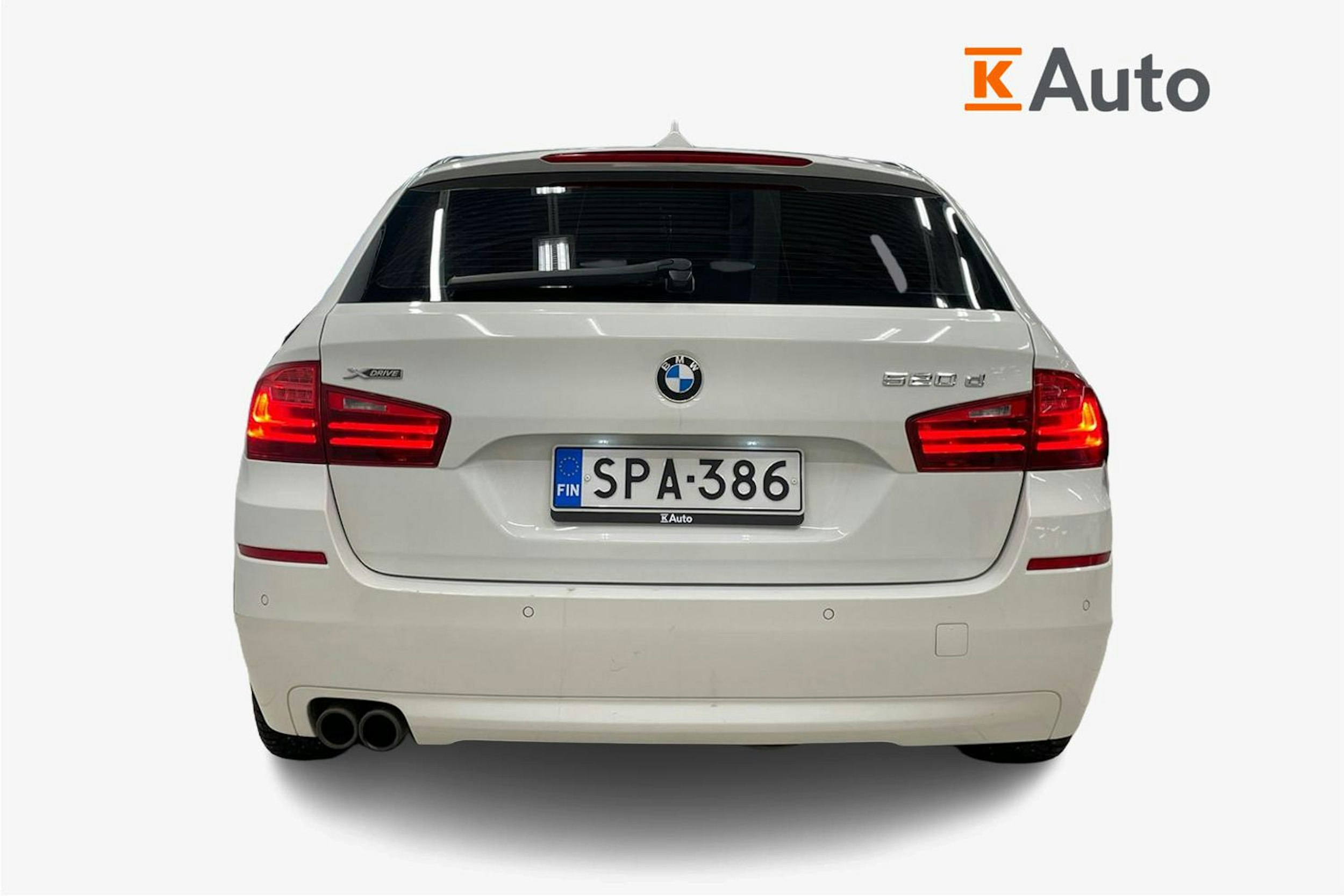 Valkoinen BMW 520 2017 kuva 3.