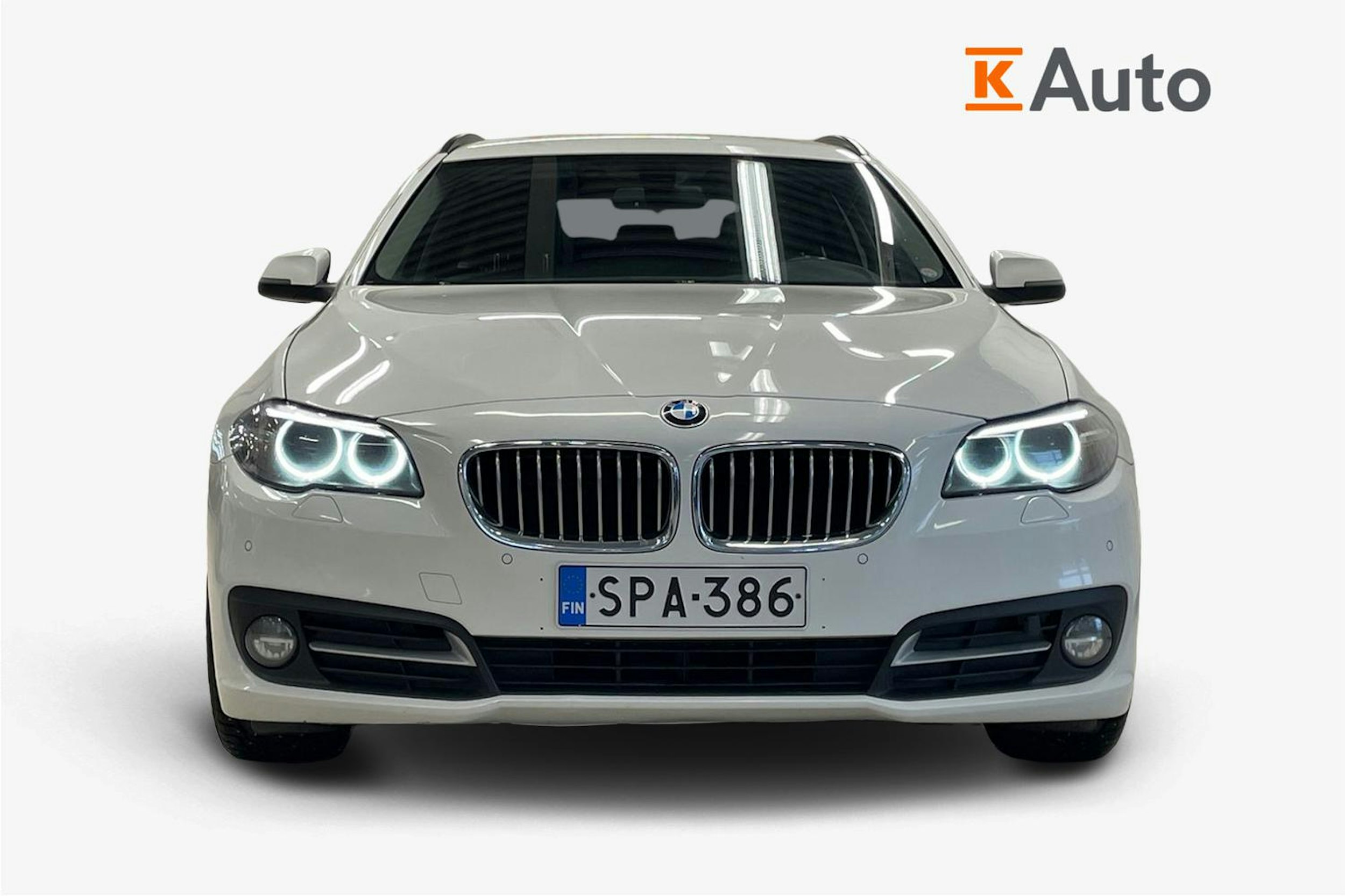 Valkoinen BMW 520 2017 kuva 5.