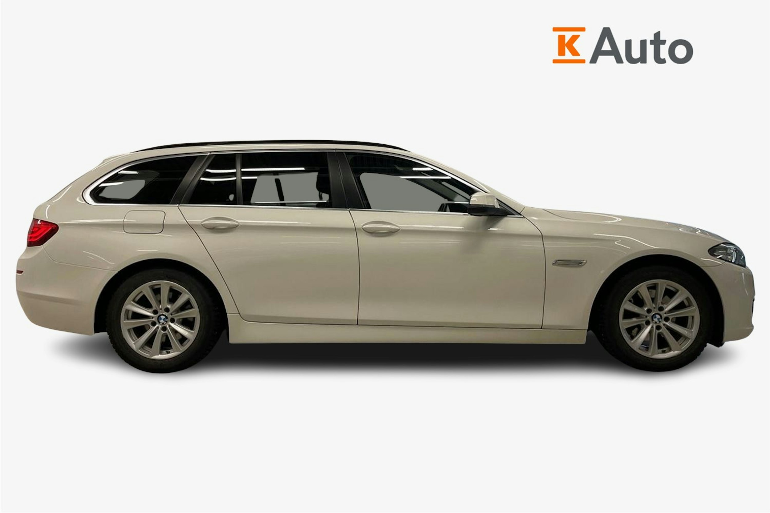 Valkoinen BMW 520 2017 kuva 6.