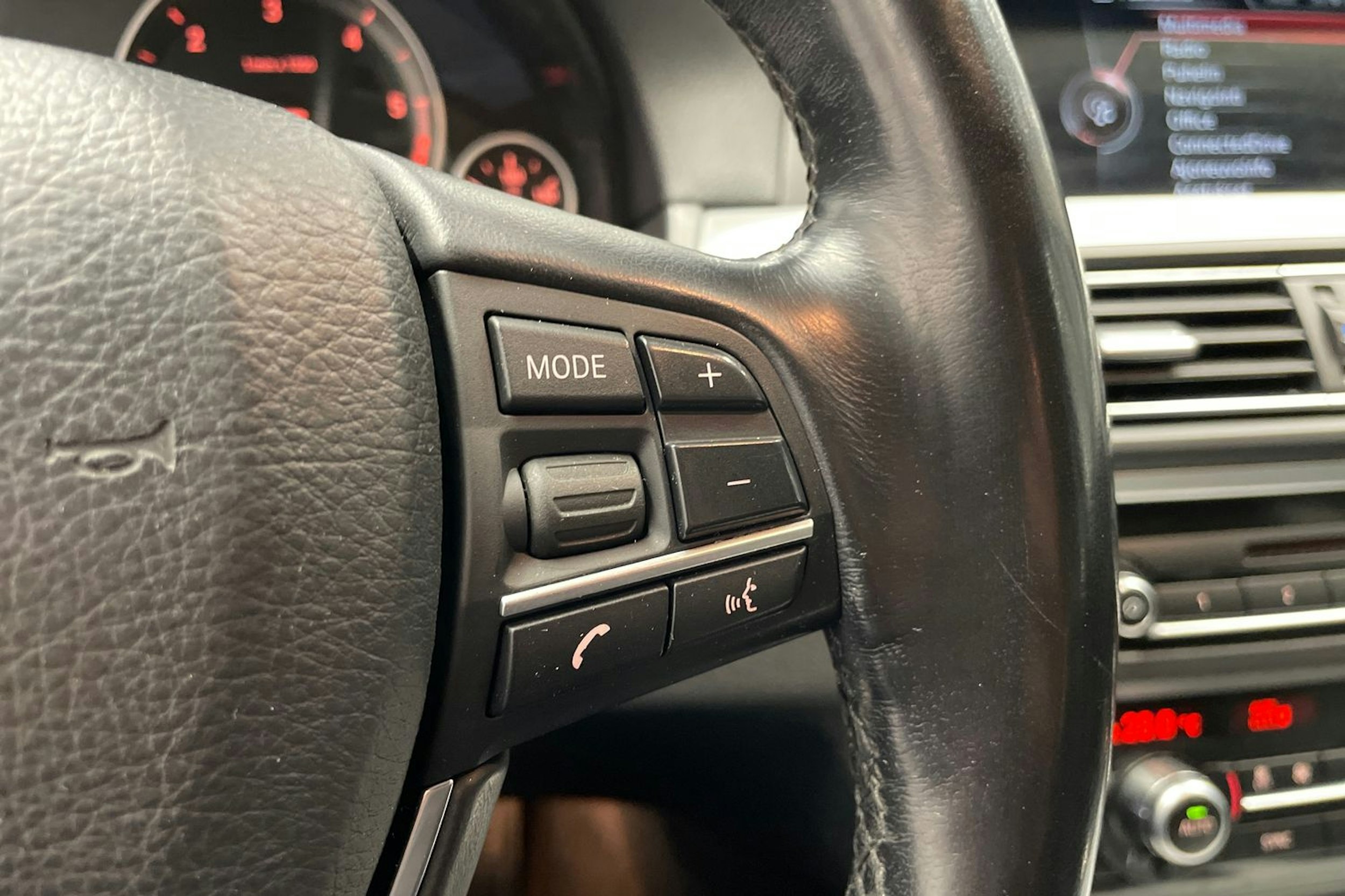 Valkoinen BMW 520 2017 kuva 16.