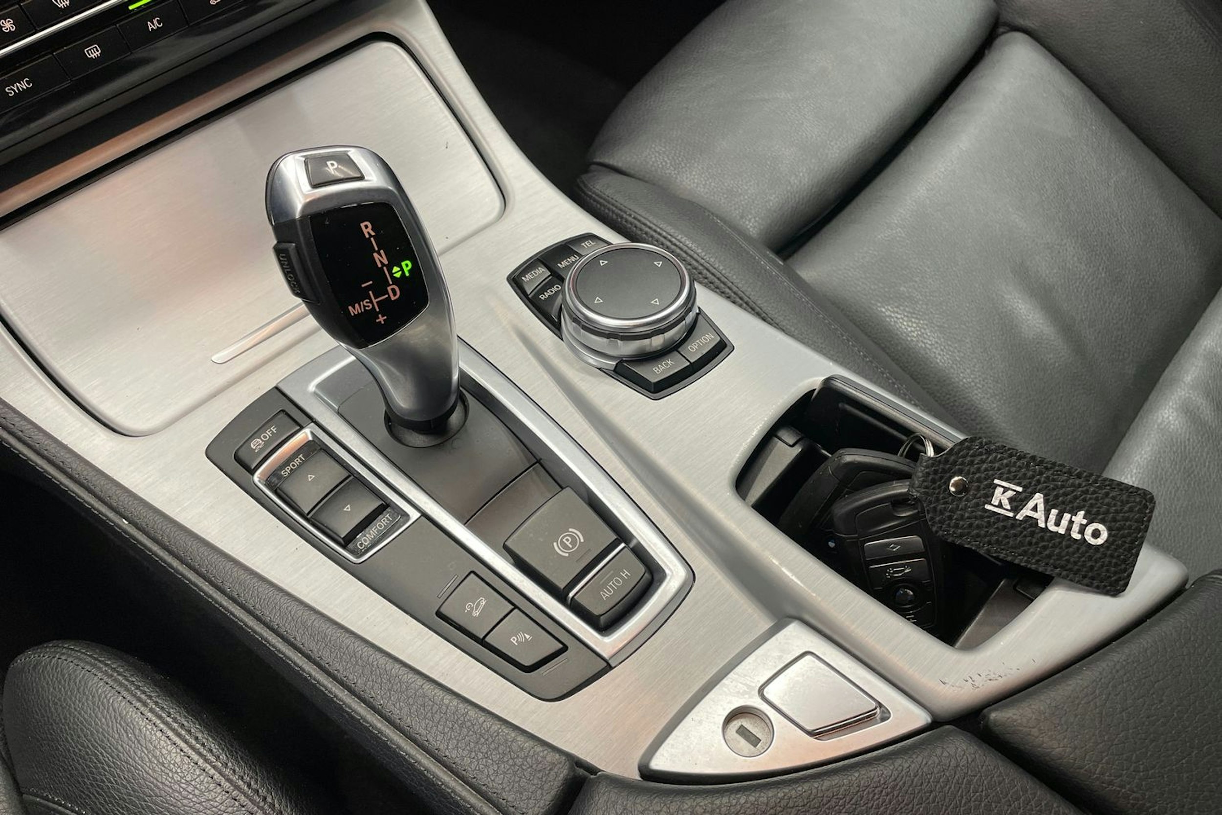 Valkoinen BMW 520 2017 kuva 19.