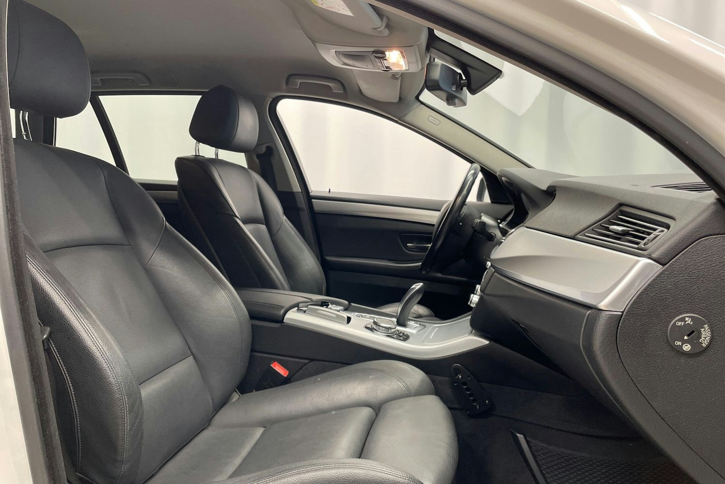 Valkoinen BMW 520 2017 kuva 27.