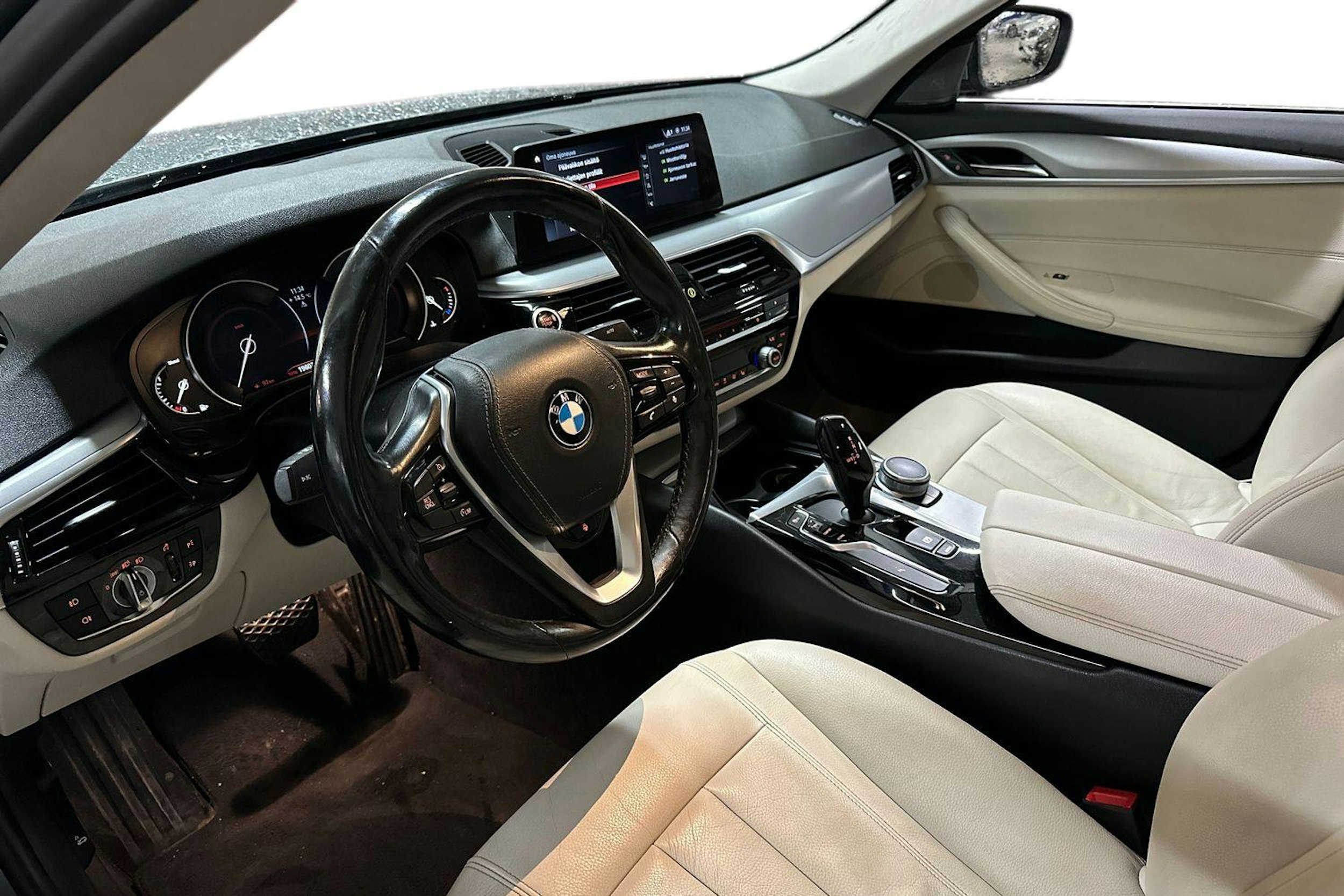 harmaa BMW 520 2017 kuva 3.