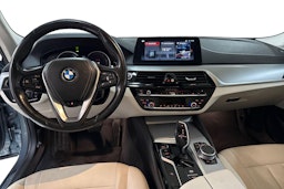 harmaa BMW 520 2017 kuva 7.