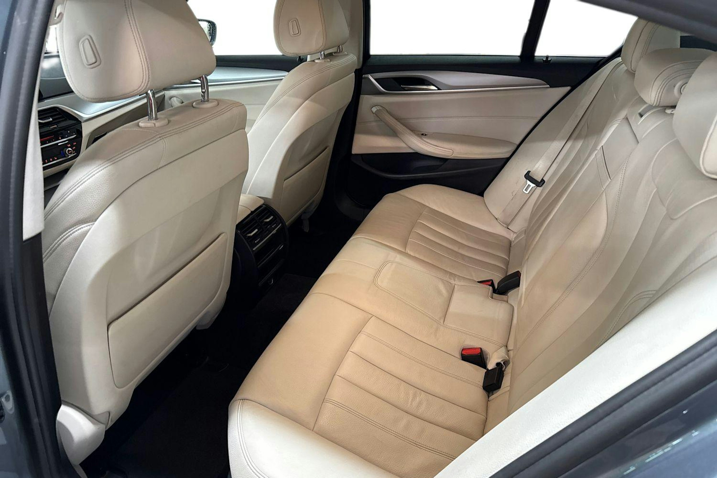 harmaa BMW 520 2017 kuva 8.