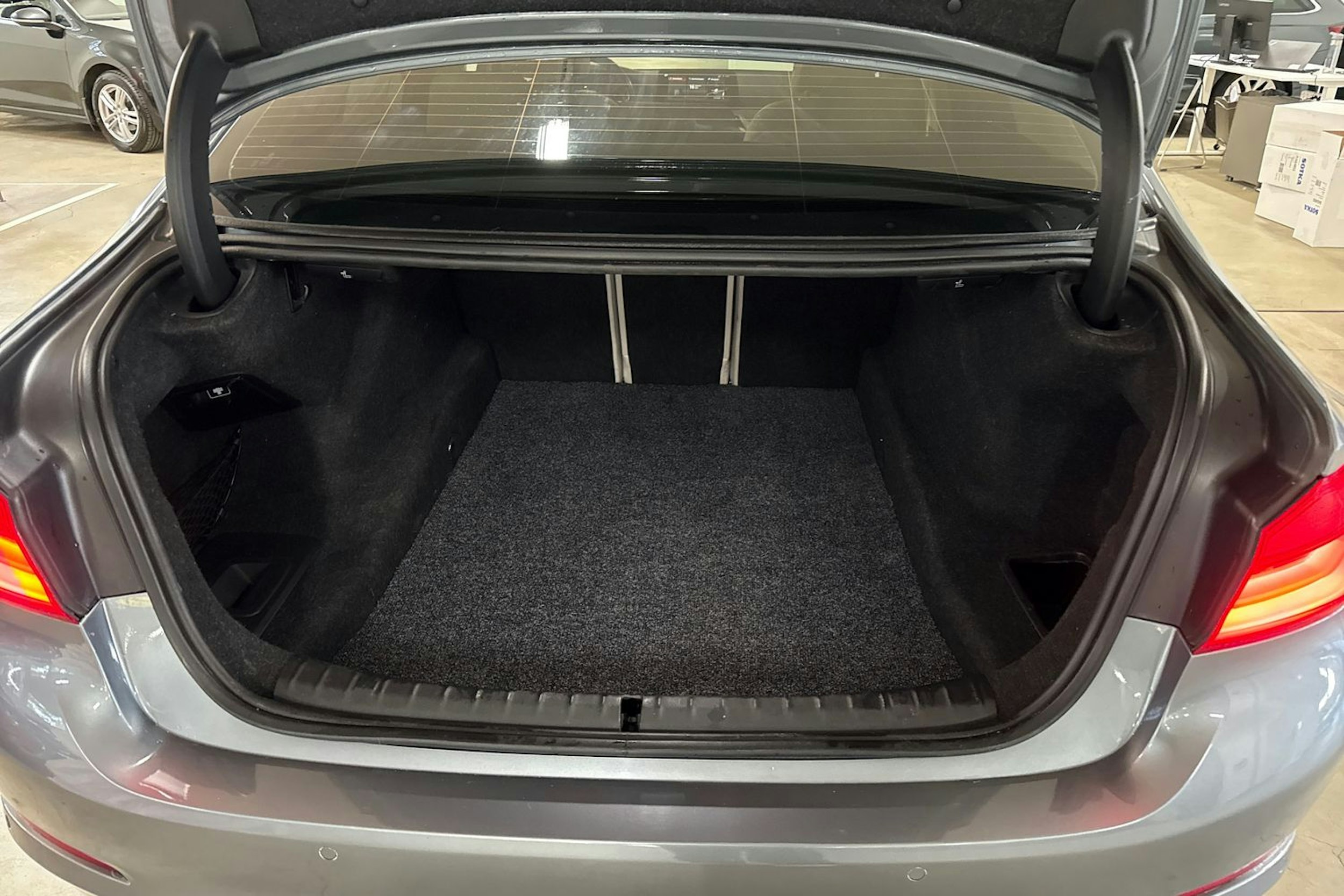 harmaa BMW 520 2017 kuva 11.