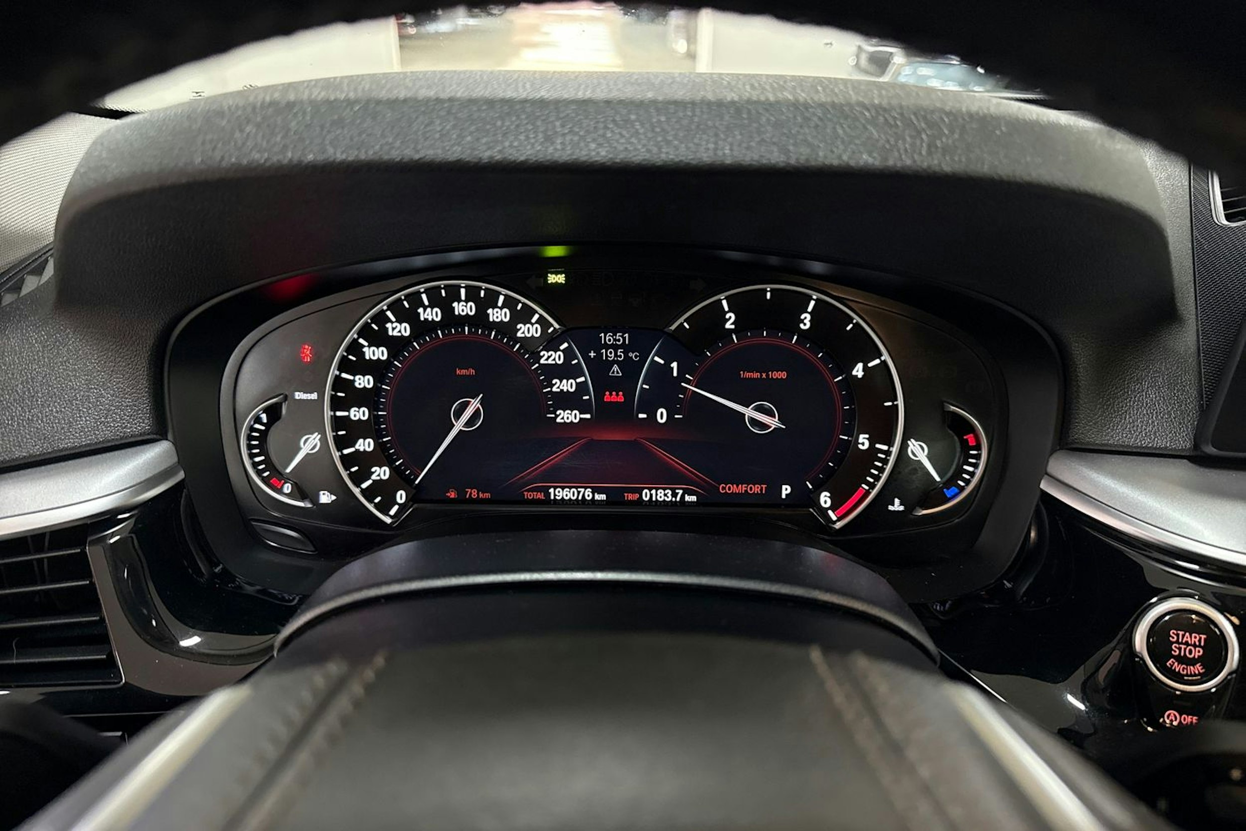 harmaa BMW 520 2017 kuva 15.