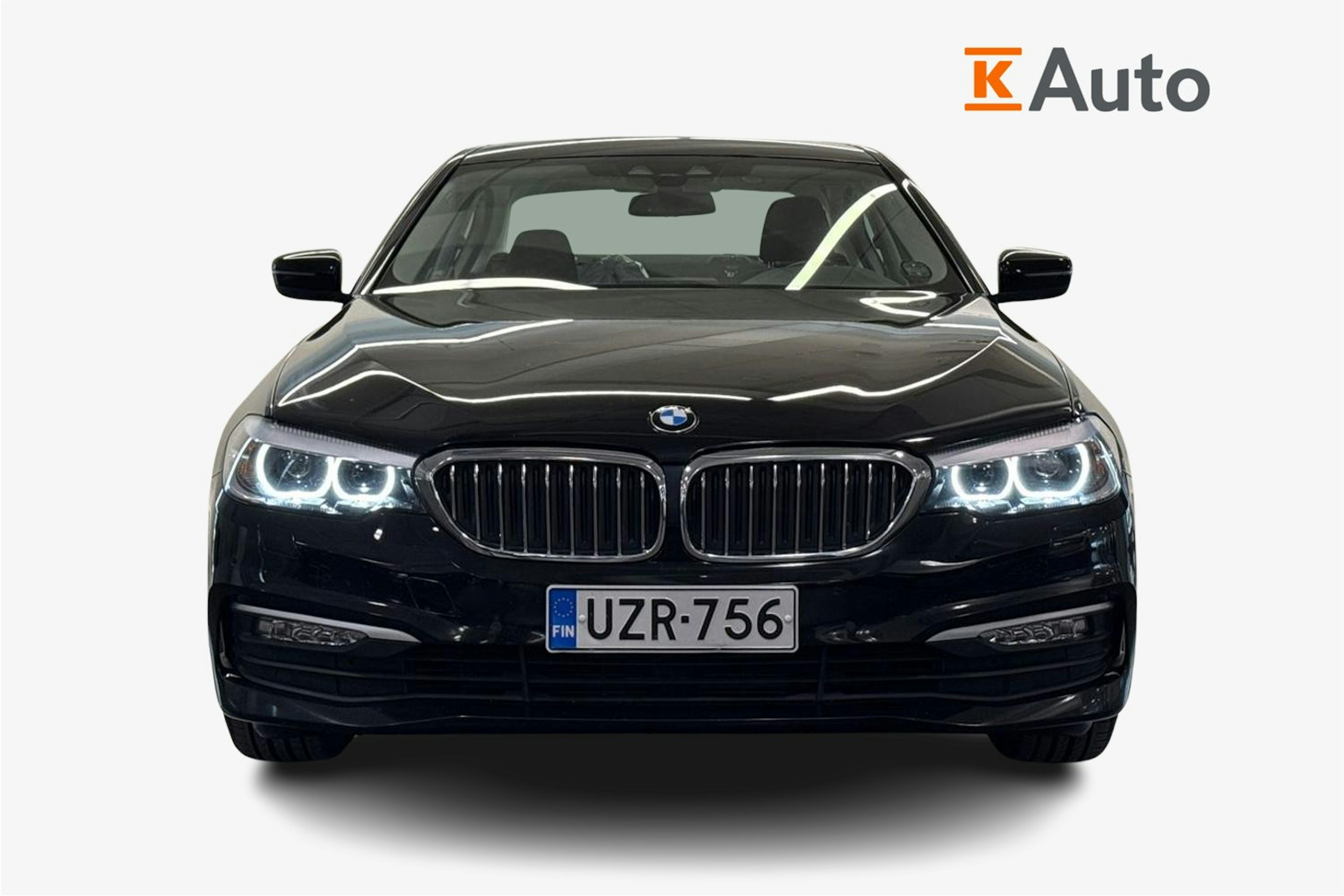 Musta BMW 520 2017 kuva 5.
