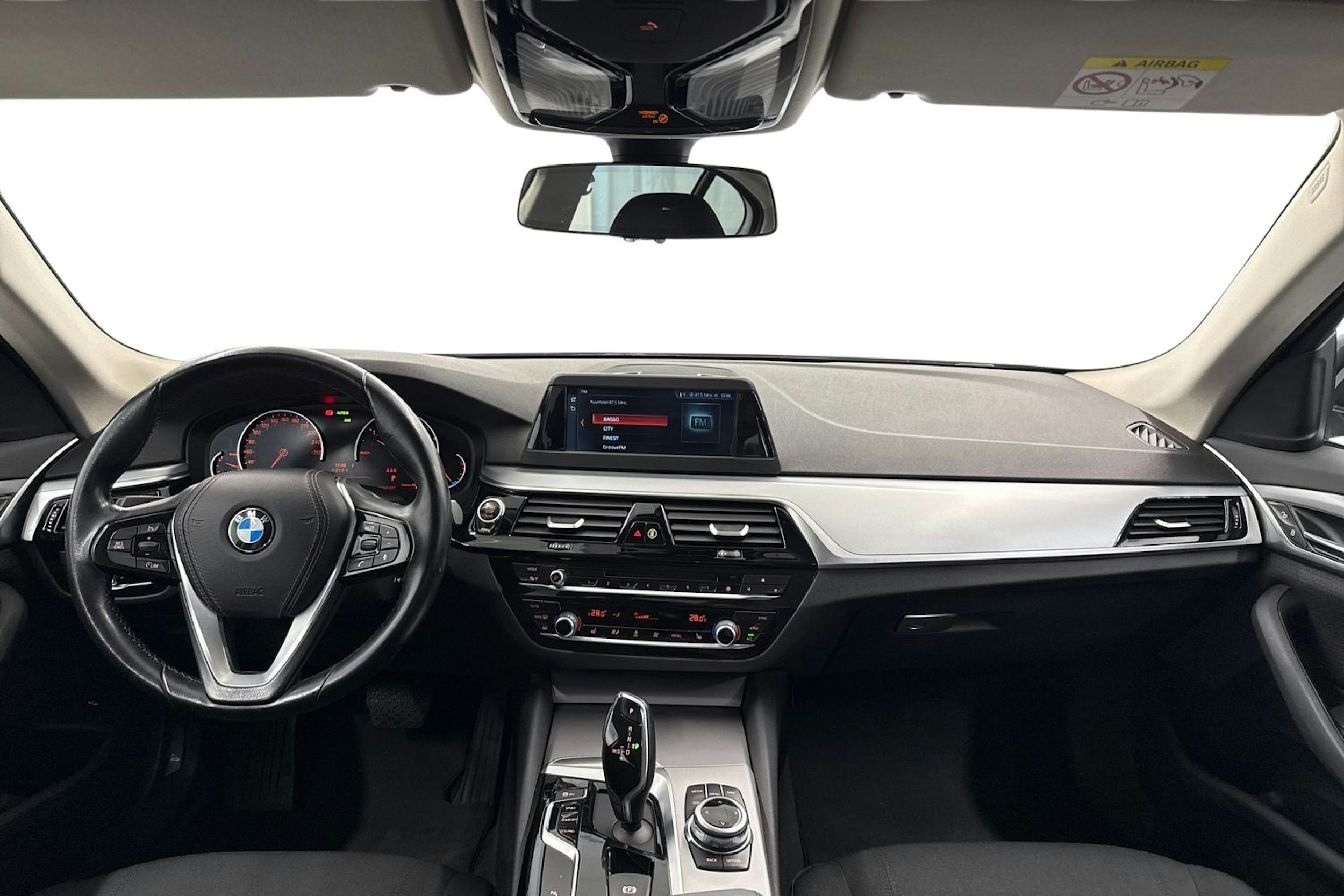 Musta BMW 520 2017 kuva 9.