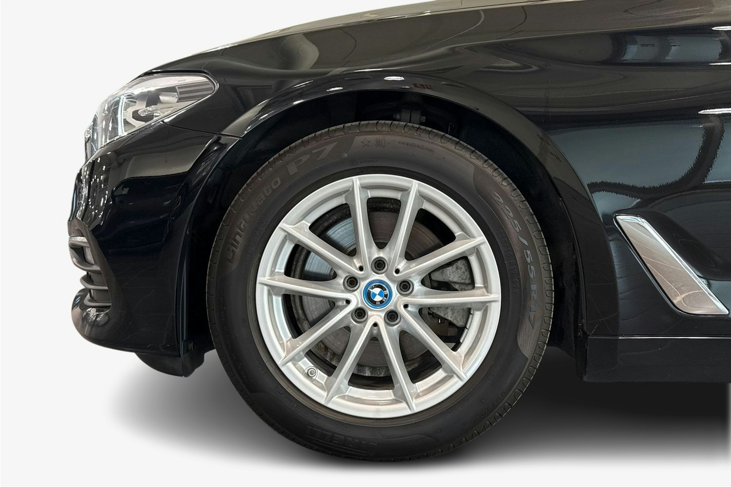 Musta BMW 520 2017 kuva 11.
