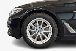 Musta BMW 520 2017 kuva 11.