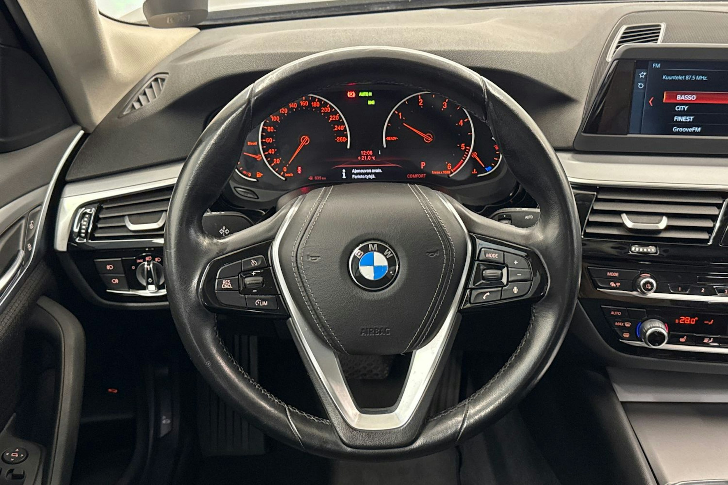 Musta BMW 520 2017 kuva 14.