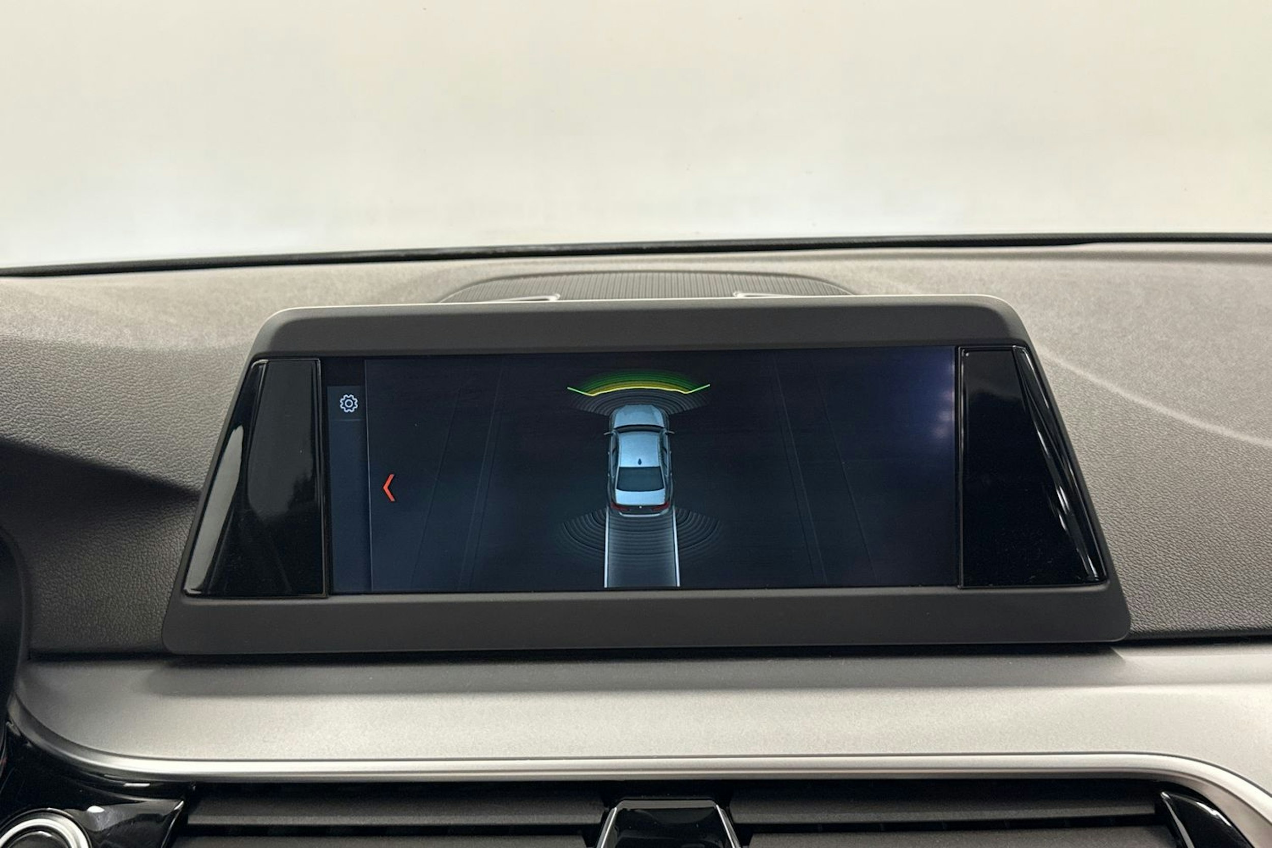 Musta BMW 520 2017 kuva 19.