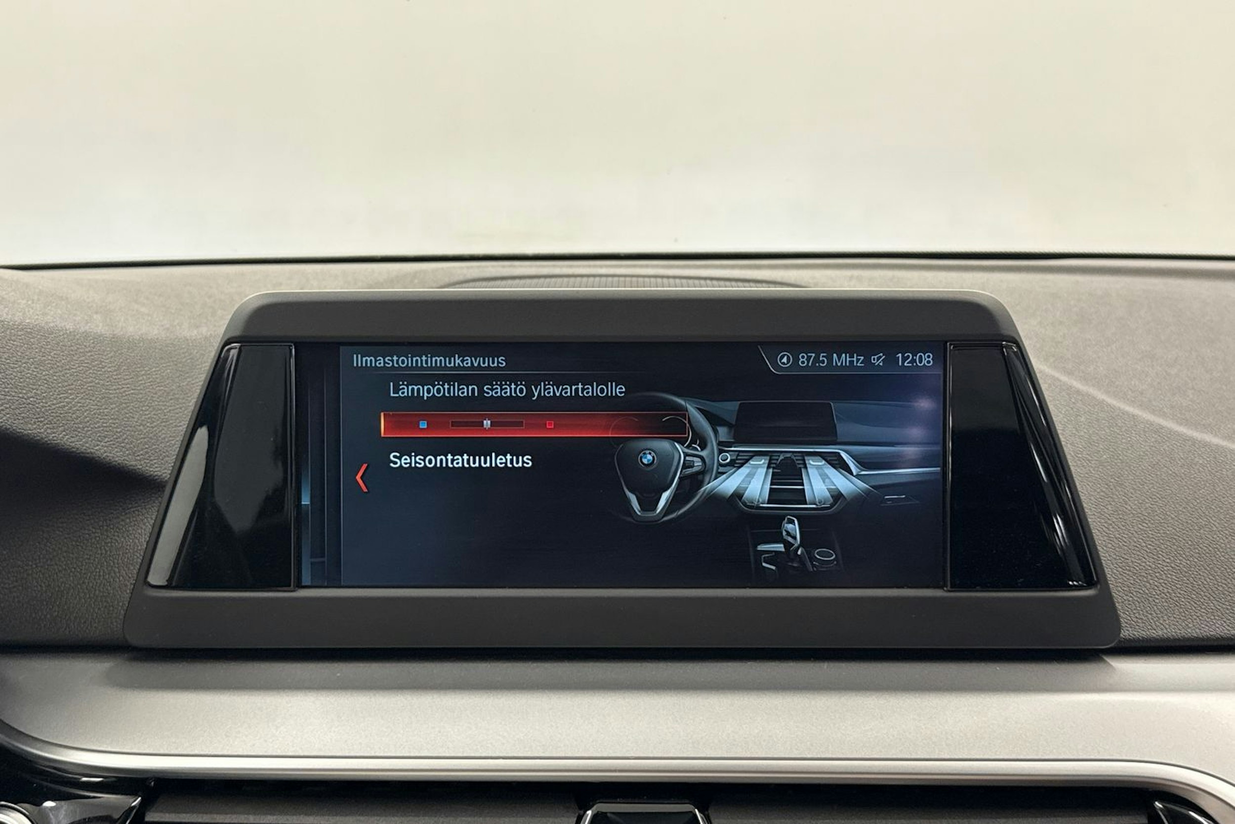 Musta BMW 520 2017 kuva 21.