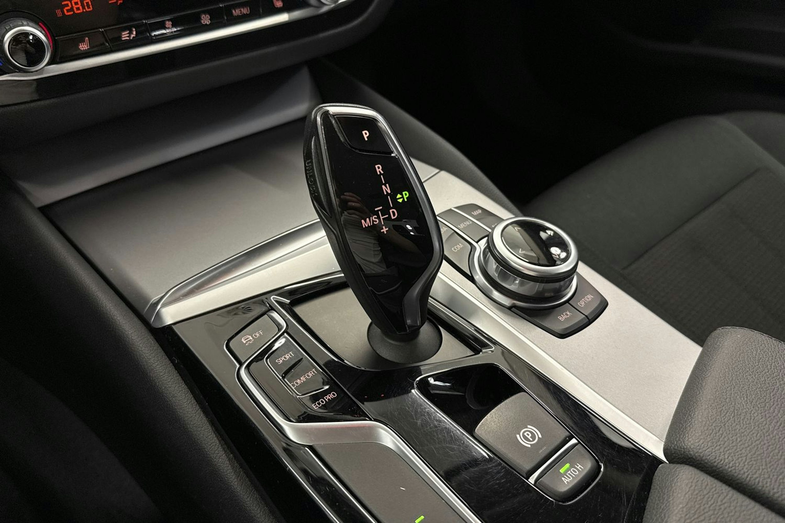 Musta BMW 520 2017 kuva 23.