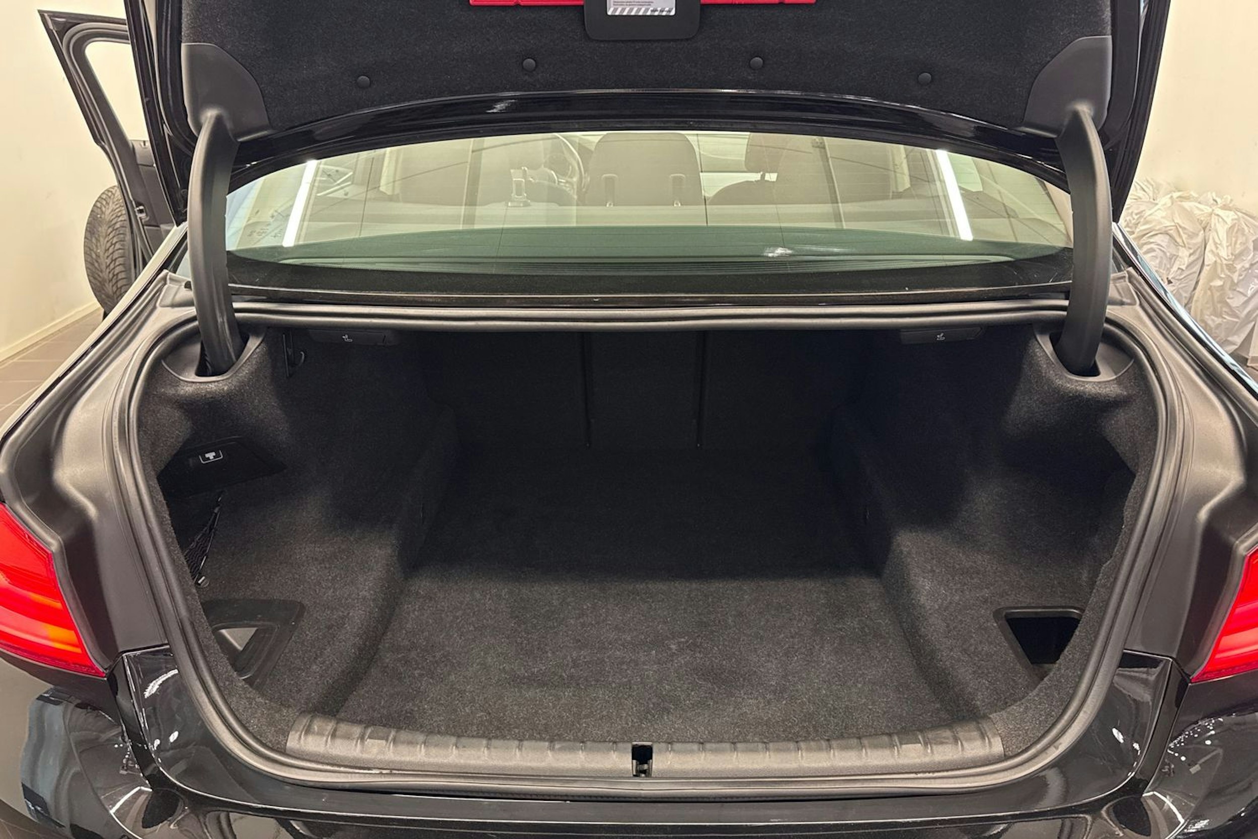 Musta BMW 520 2017 kuva 26.